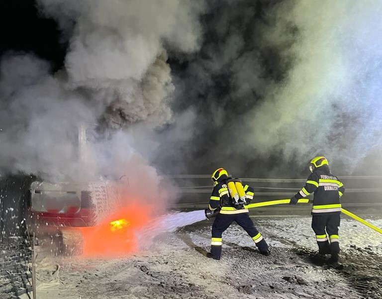 B08-Fahrzeugbrand