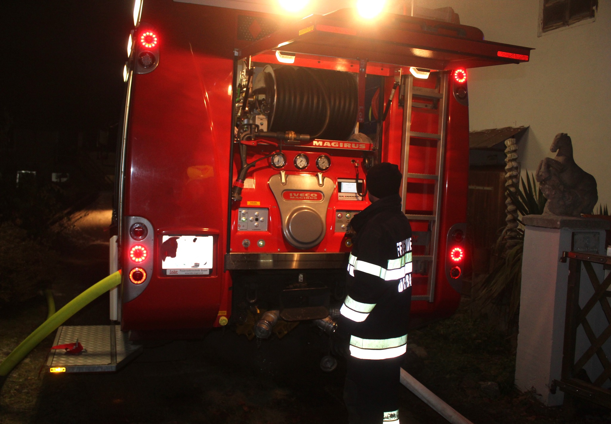 B08-Fahrzeugbrand