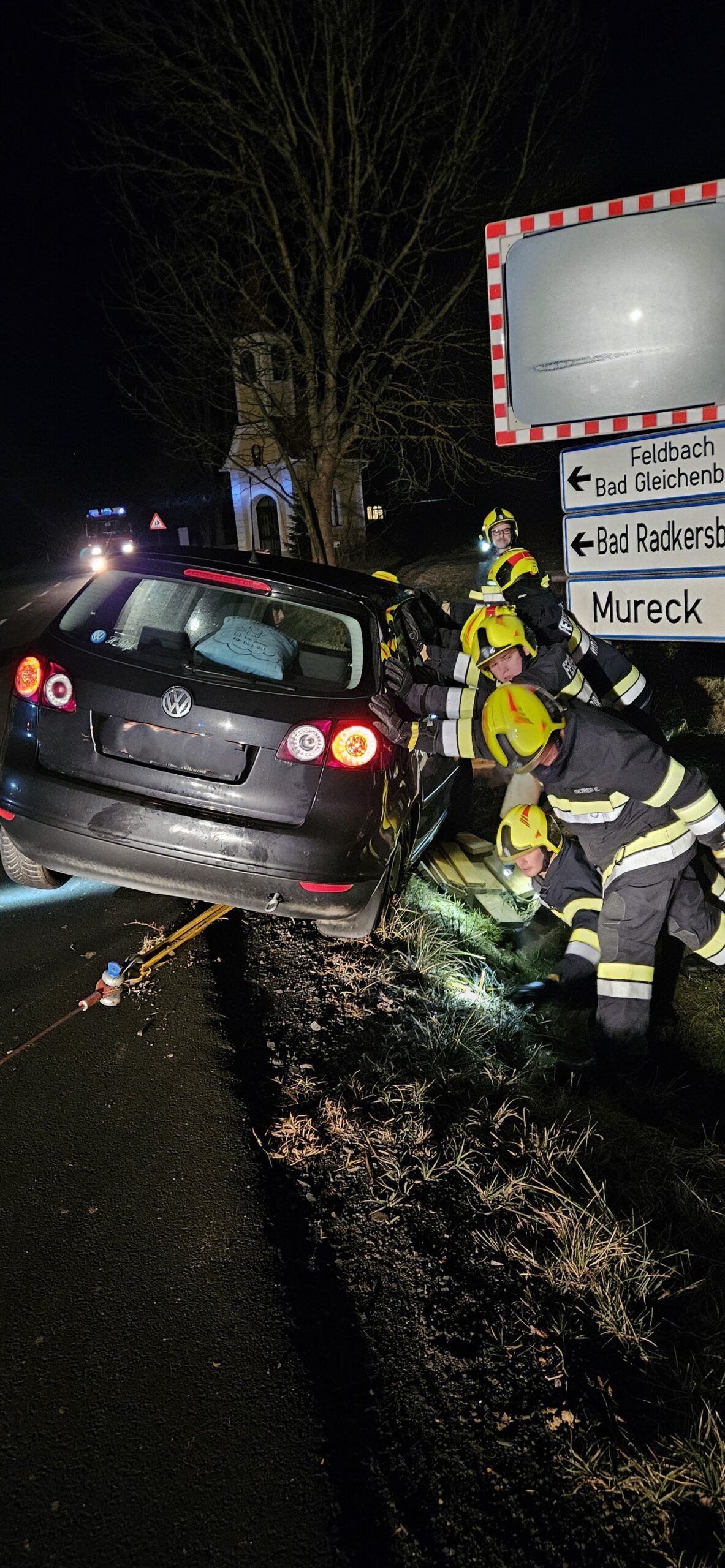 T03 – Verkehrsunfall mit Fahrzeugbergung