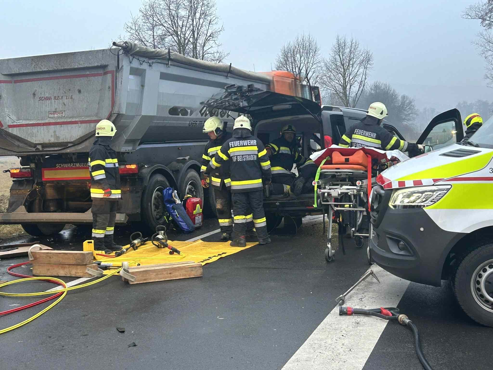 T10 – Schwerer Verkehrsunfall Karbach