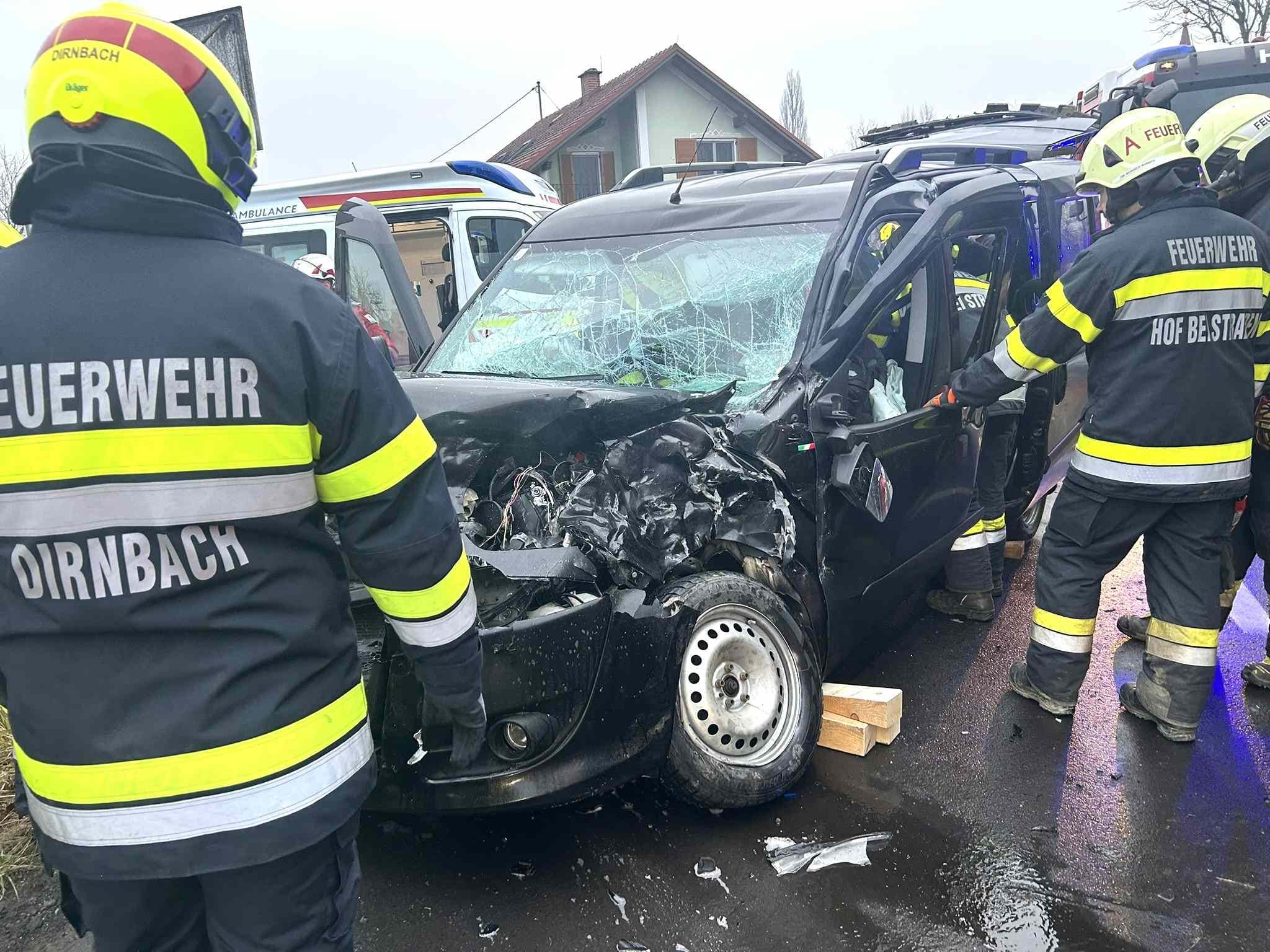 T10 – Schwerer Verkehrsunfall Karbach
