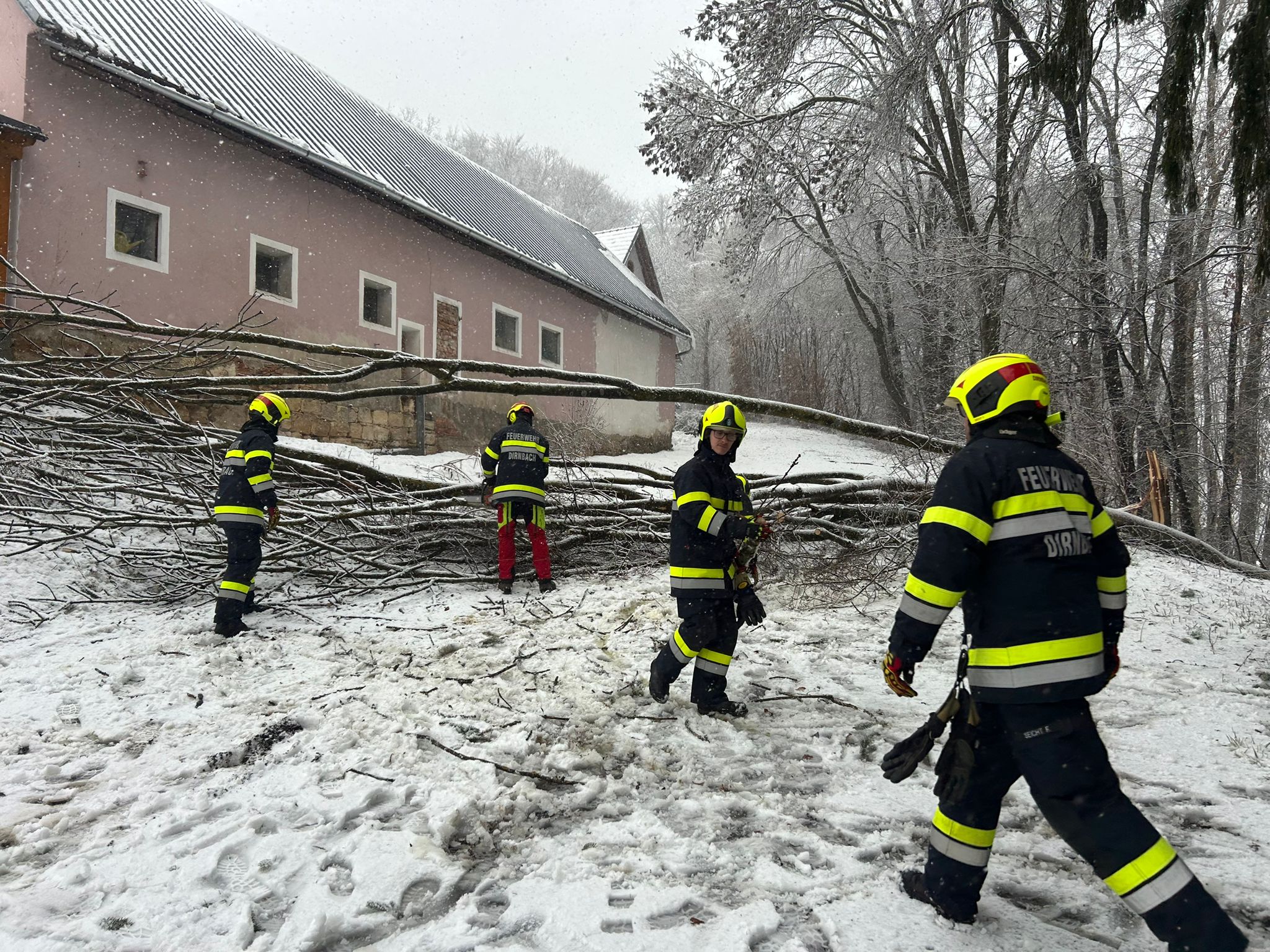 Dauereinsatz aufgrund Schneechaos