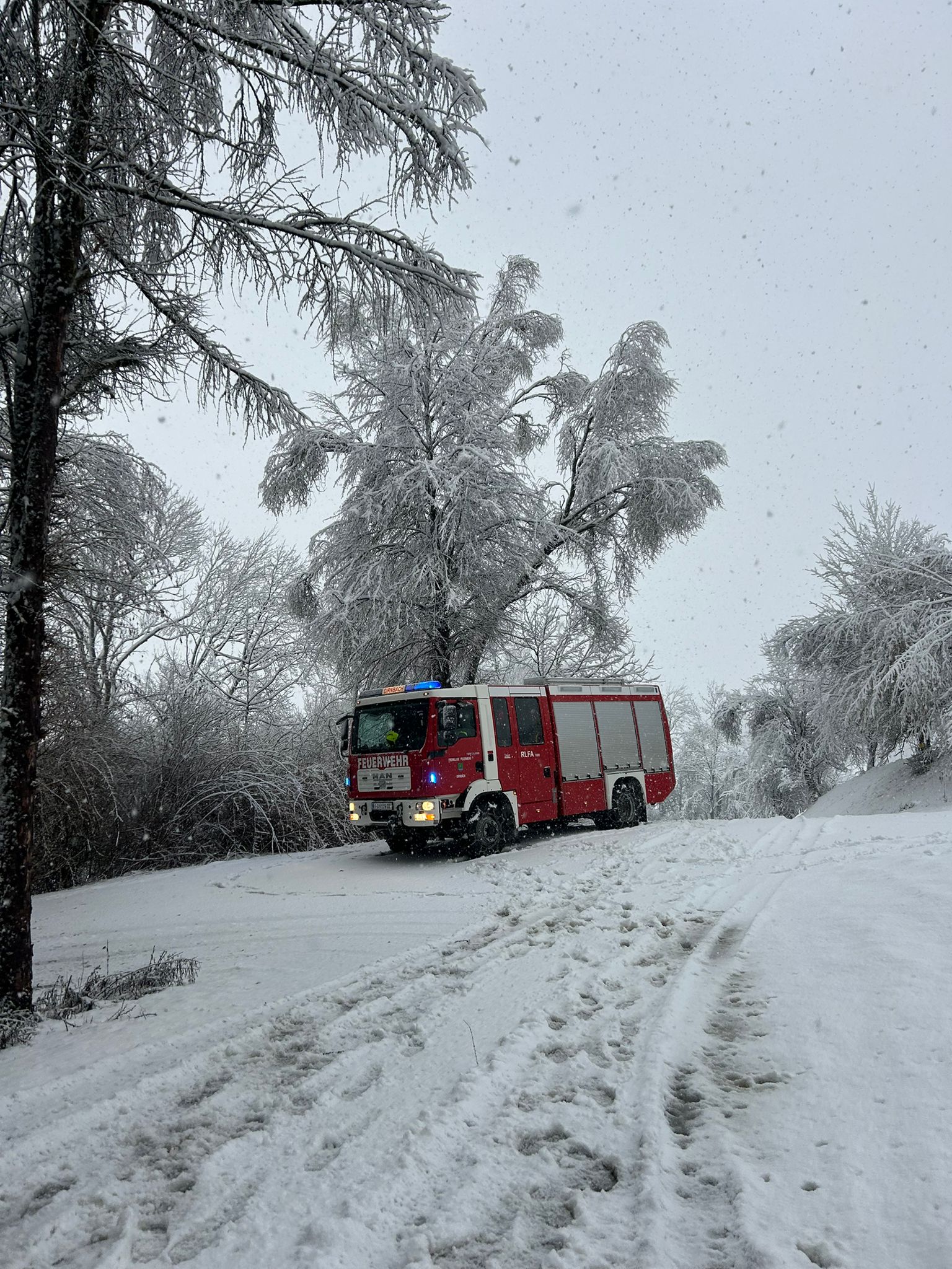 Dauereinsatz aufgrund Schneechaos